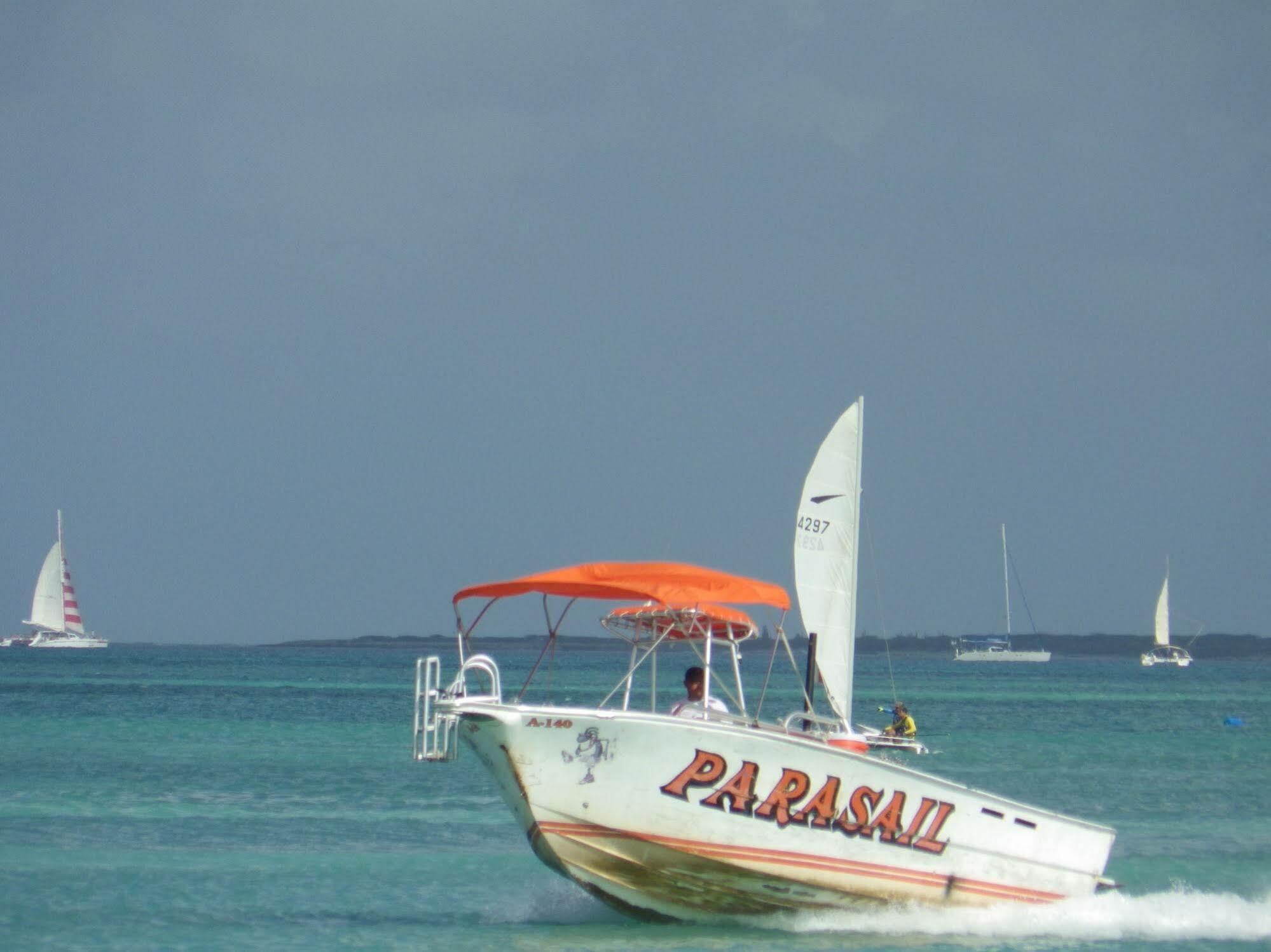 Aruba Cunucu Residence Палм Бийч Екстериор снимка